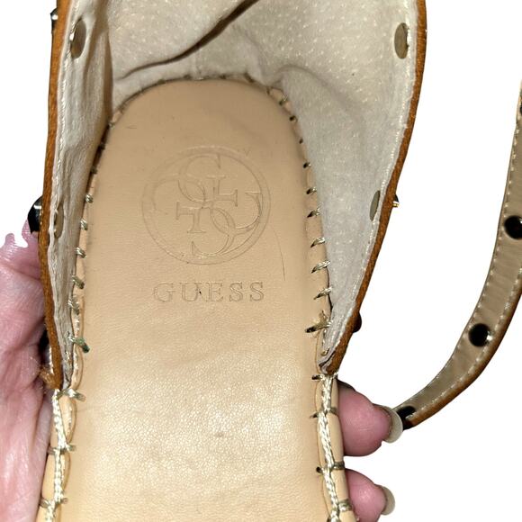 GUESS 6 M Women's Brown Faux Leather Sandal Shoe Flat Medium Width - Picture 2 of 7